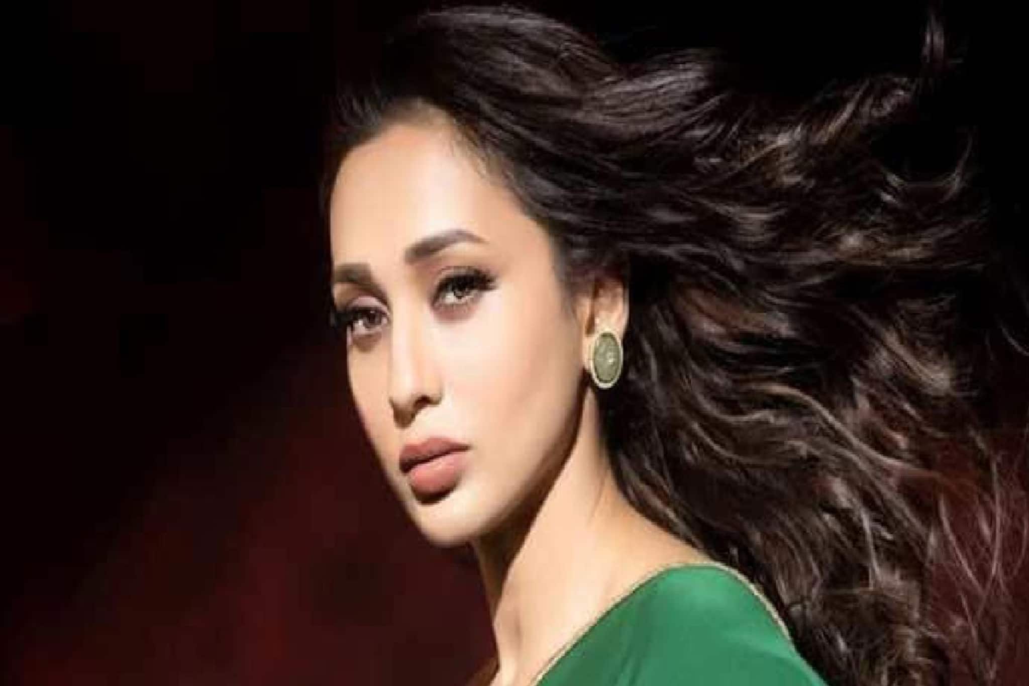 ঠাকুরদা-র সঙ্গে বয়সের গ্যাপ নিয়ে প্রশ্ন, বাবার নামে গরমিল, এসআইআর শুনানিতে মিমি, দেখুন