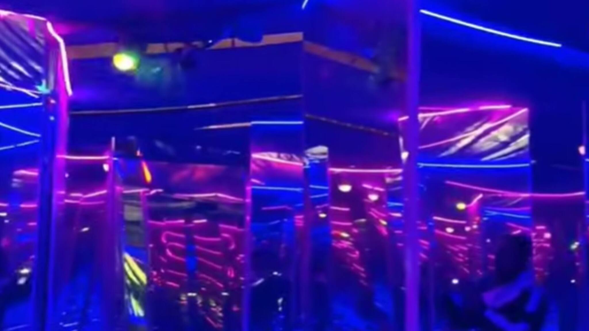 আয়নার জাদুতে হারিয়ে যাওয়ার আনন্দ, বসিরহাটে নতুন বিনোদনের ঠিকানা