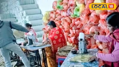 শালপাতার জিনিস বানানো হচ্ছে