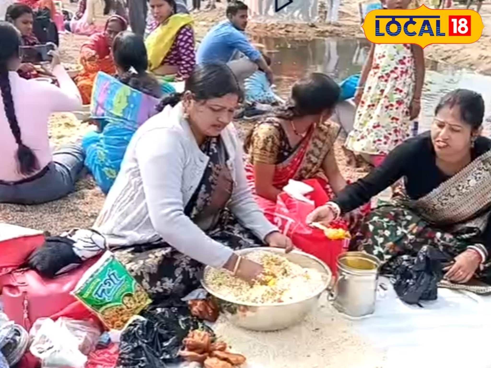 রীতি পরিণত হয়েছে রেয়াওজে! বাঁকুড়ায় প্রায় ২০০ বছরের পুরনো মুড়ি মেলা
