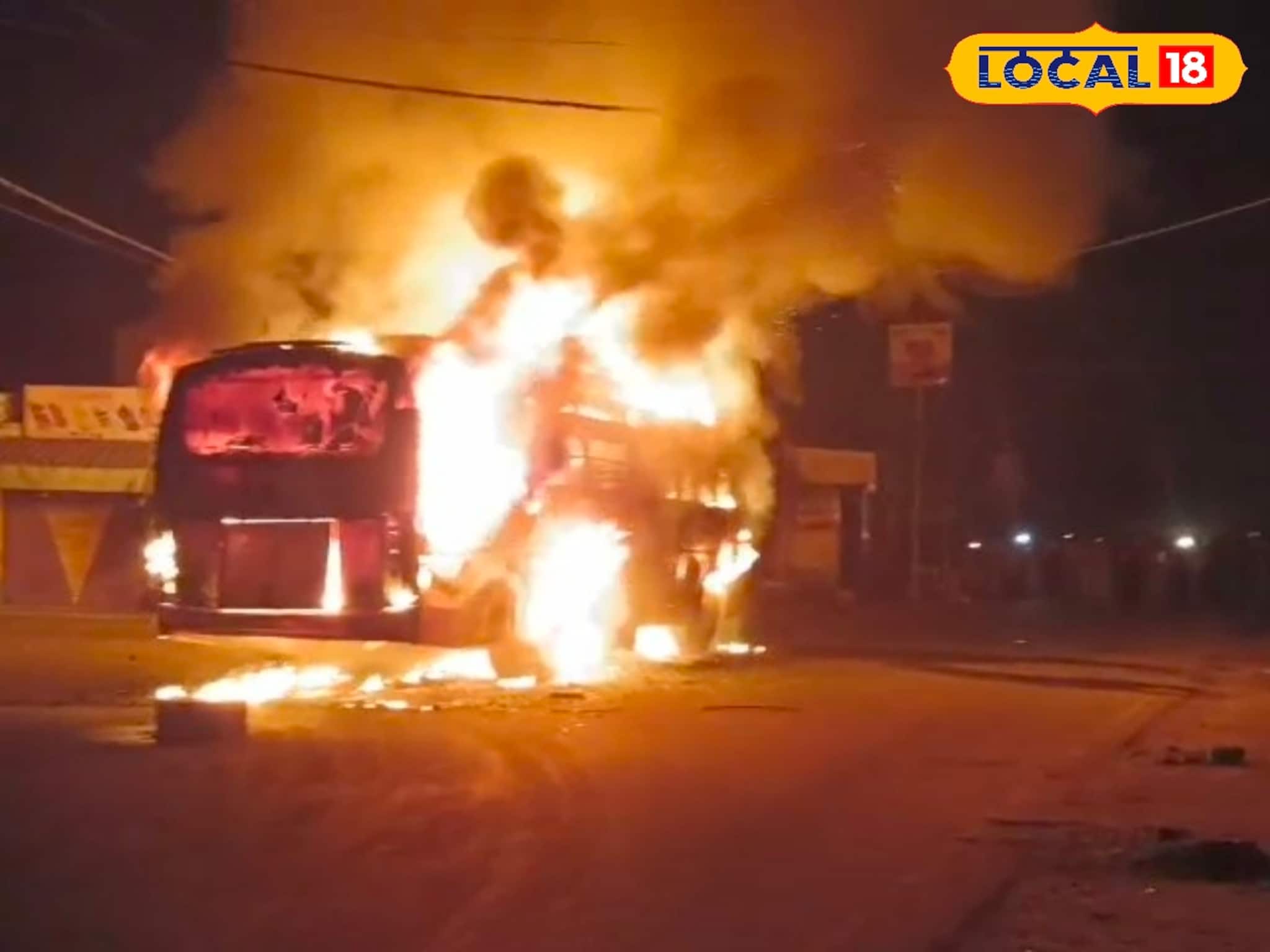 চলন্ত বাসে হঠাৎই ধোঁয়া! মুহূর্তে দাউদাউ করে আগুন, অল্পের জন্য রক্ষা পেলেন যাত্রীরা