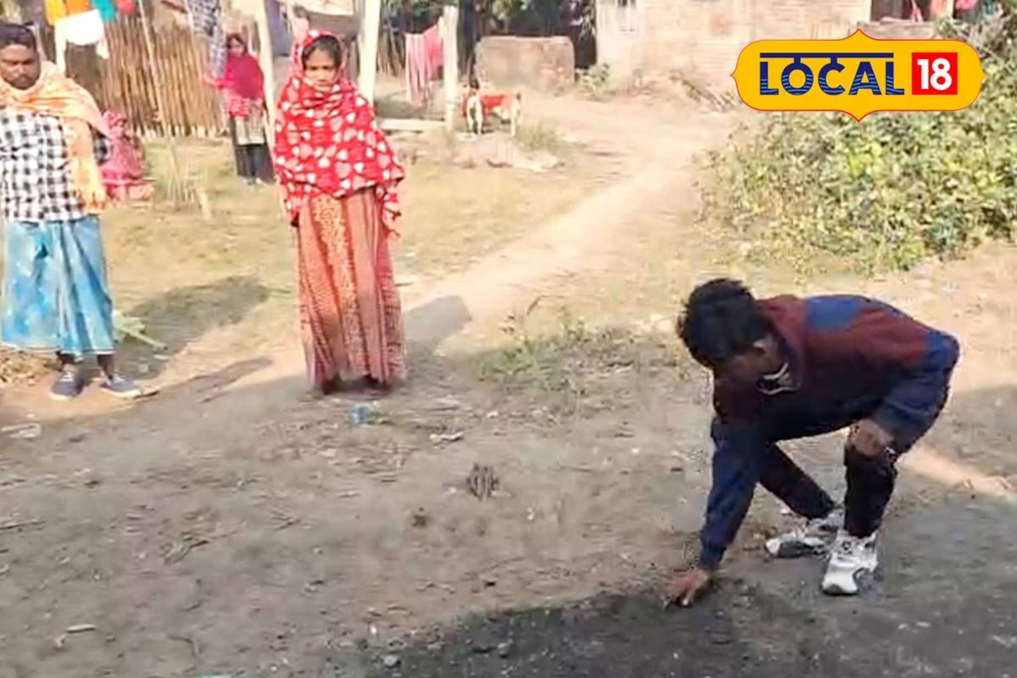 হাত দিলেই উঠে আসছে সিমেন্টের প্রলেপ! মুর্শিদাবাদে নতুন ঢালাই রাস্তা নিয়ে বিতর্ক