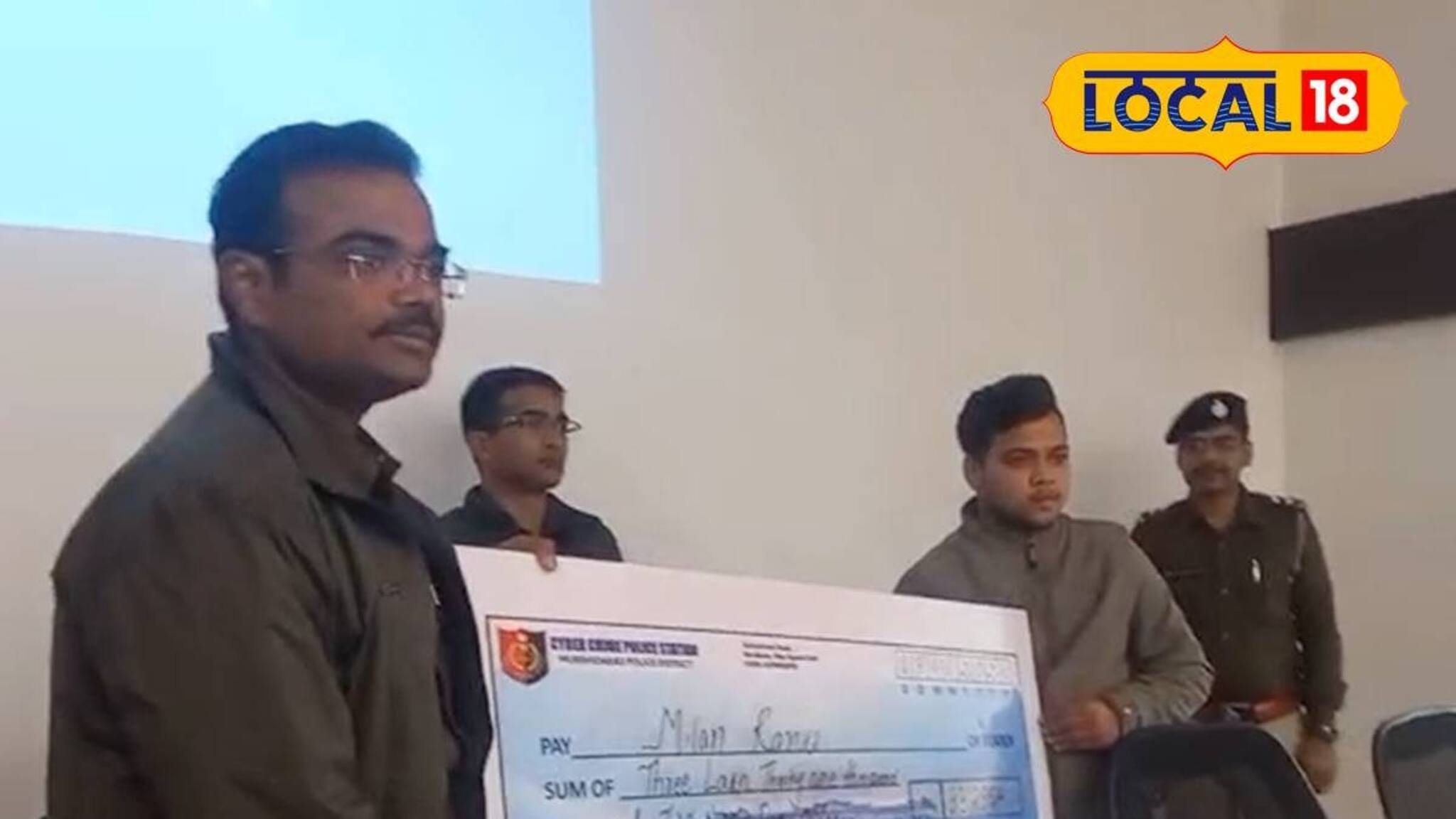 বছরের শুরুতেই মুখে হাসি ফোটাল পুলিশ! অনলাইনে প্রতারিতদের ফিরিয়ে দেওয়া হল হারানো টাকা