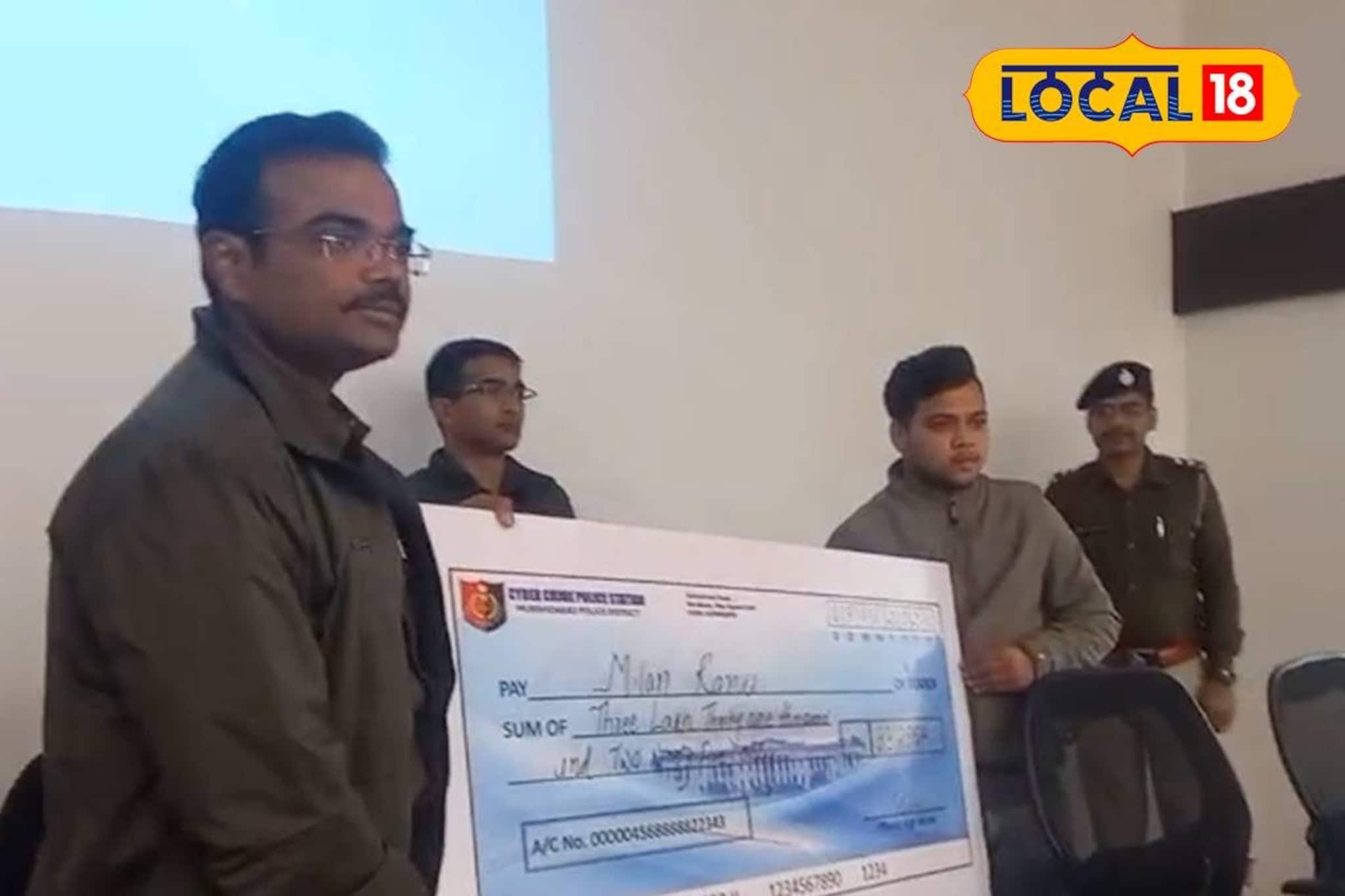 বছরের শুরুতেই মুখে হাসি ফোটাল পুলিশ! অনলাইনে প্রতারিতদের ফিরিয়ে দেওয়া হল হারানো টাকা