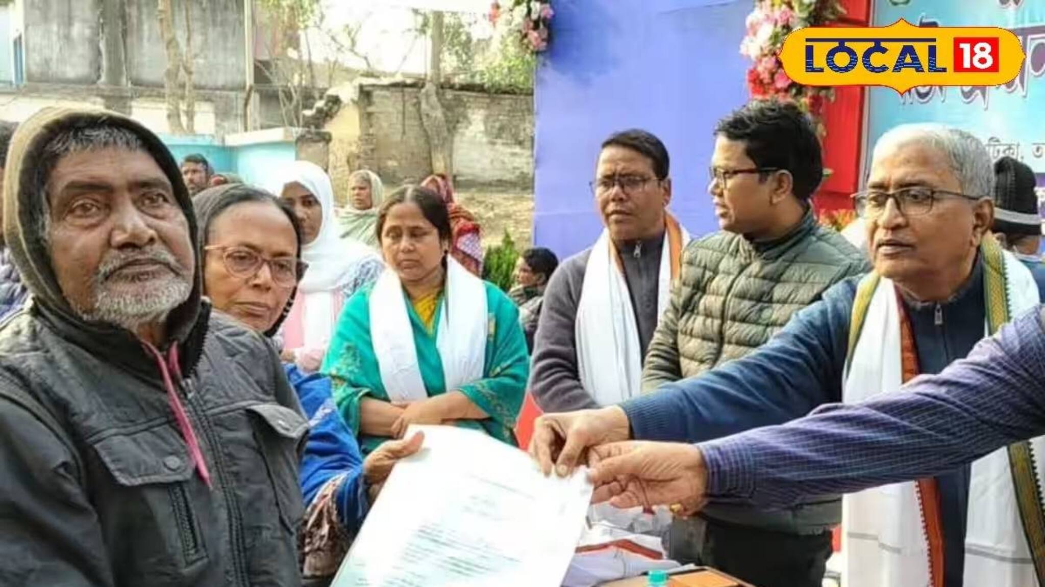 Murshidabad News: মাথার ছাদ নিয়ে চিন্তা অতীত! ভাঙন কবলিতদের দেওয়া হল জমির পাট্টা, সরকারি উদ্যোগে দীর্ঘদিনের যন্ত্রণার অবসান