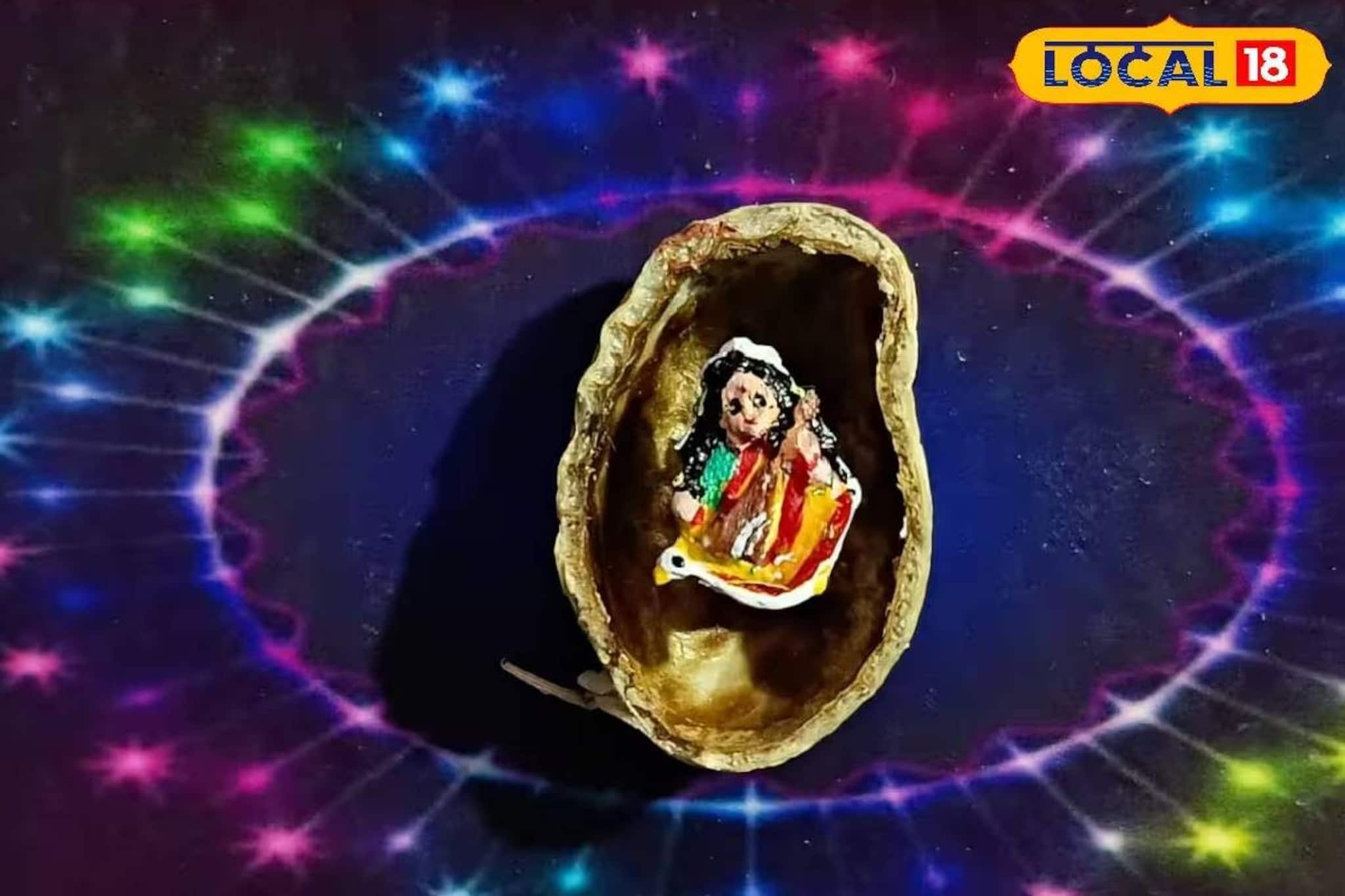 বাদামের খোলায় বিদ্যার দেবী! ১২ মিলিমিটারের সরস্বতী বানিয়ে রেকর্ড গড়লেন নবদ্বীপের শিল্পী