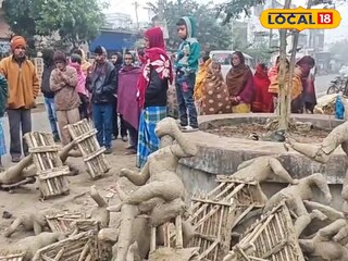 মৃৎশিল্পের কারখানার মূর্তি ভাঙার অভিযোগ
