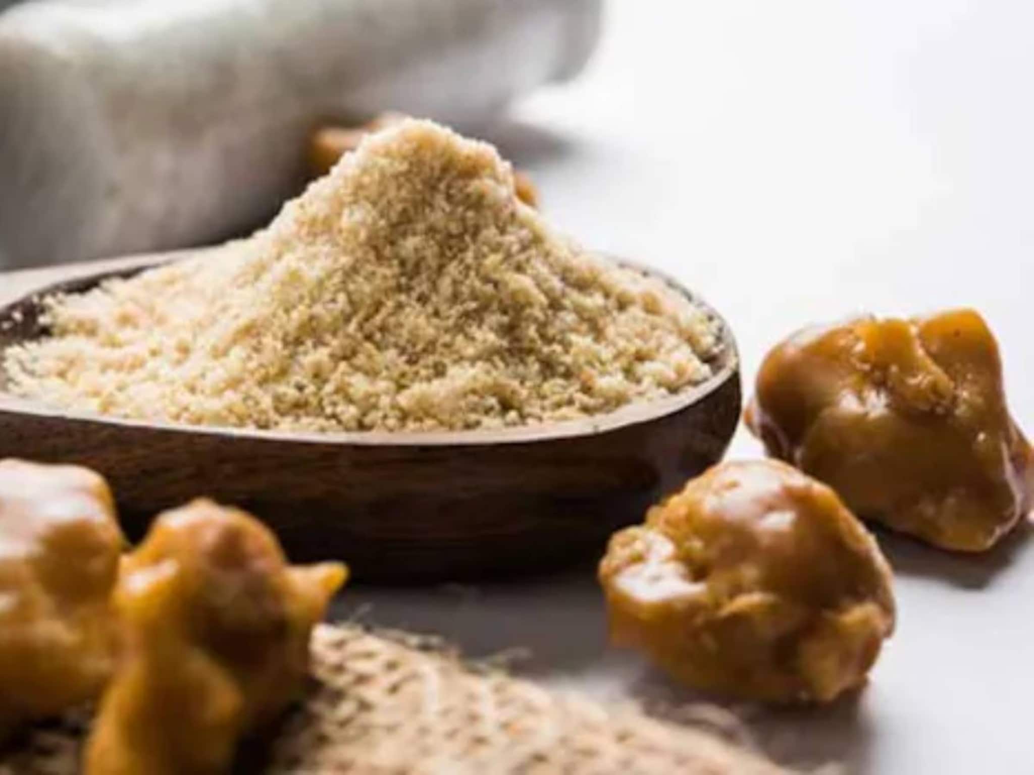 হিং-এর নামে ভেজাল খাচ্ছেন না তো? খাঁটি হিং কীভাবে তৈরি হয় জানেন? ভিডিও দেখলে চমকে যাবেন হিং-এর নামে ভেজাল খাচ্ছেন না তো? খাঁটি হিং কীভাবে তৈরি হয় জানেন? ভিডিও দেখলে চমকে যাবেন