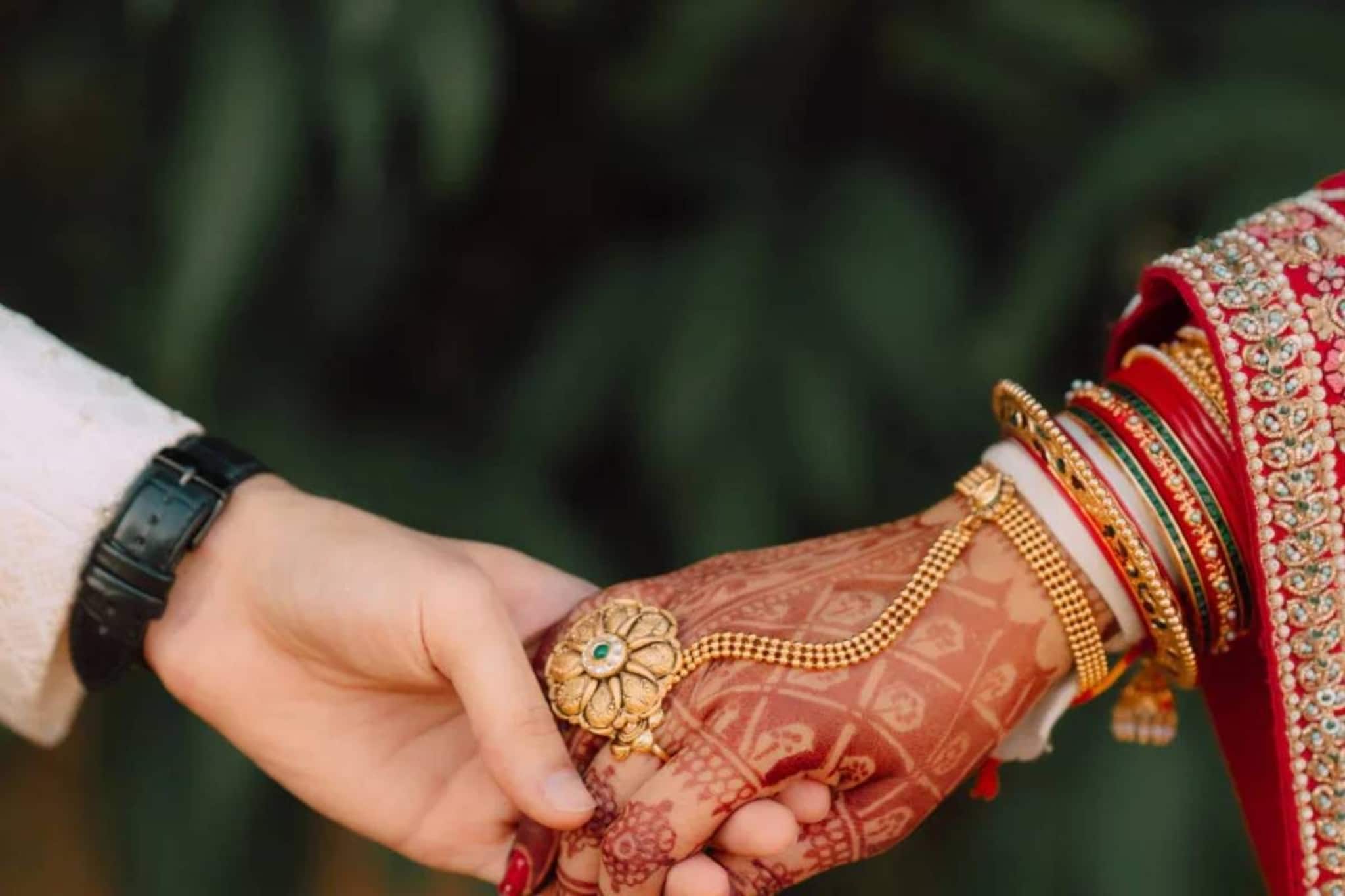 বিয়ের ২ মাস পর প্রেমিকের সঙ্গে পলাতক স্ত্রী! মনোকষ্টে নিজেকে শেষ করলেন স্বামী, বিয়ের ঘটক বিয়ের ২ মাস পর প্রেমিকের সঙ্গে পলাতক স্ত্রী! মনোকষ্টে নিজেকে শেষ করলেন স্বামী, বিয়ের ঘটক