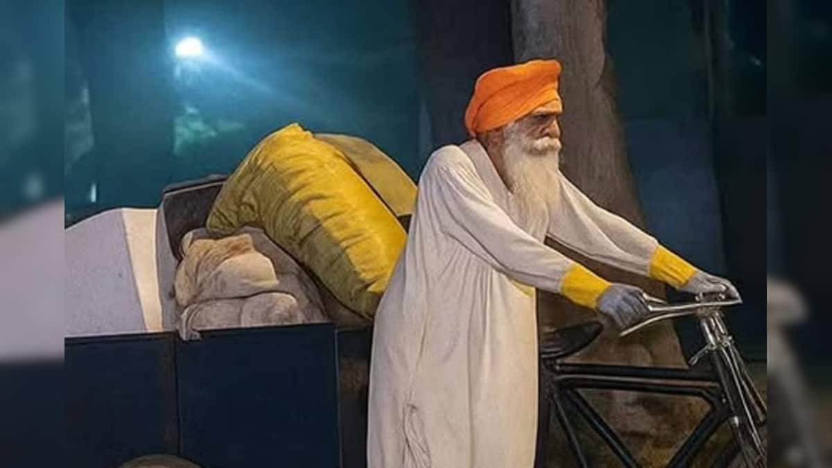 From DIG To Broom Warrior: প্রাক্তন IPS অফিসার আজ স্বেচ্ছায় ঝাড়ুদার! ঝাঁটা-ঝোলা-ভাঙা গাড়িতে রোজ কাকভোরে ময়লা সাফ! পদ্মশ্রীতে সম্মানিত ৮৮ বছর বয়সি বৃদ্ধ