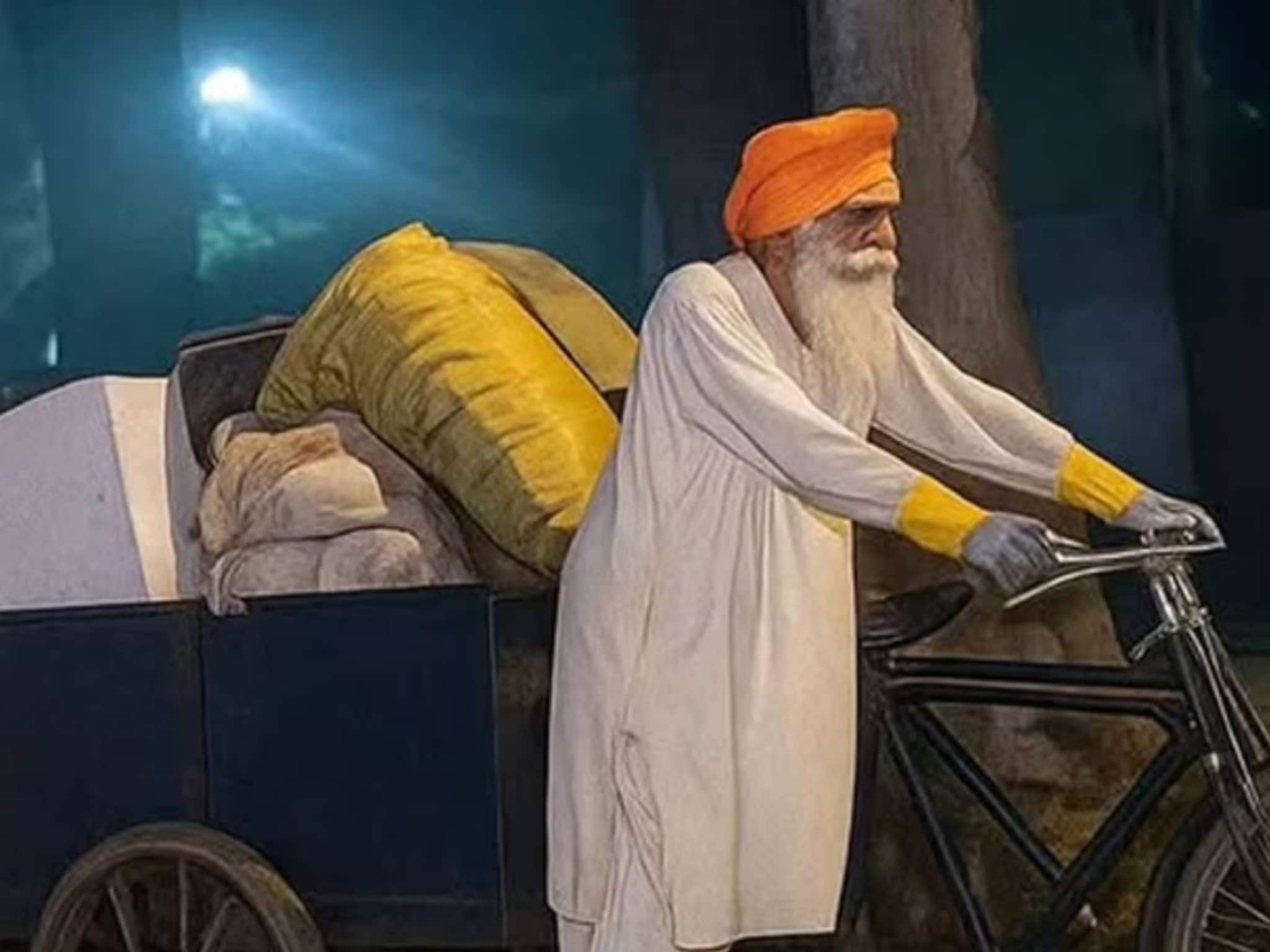 প্রাক্তন পুলিশকর্তা থেকে সাফাইকর্মী! রোজ কাকভোরে ময়লা সাফ! পদ্মশ্রীতে সম্মানিত বৃদ্ধ