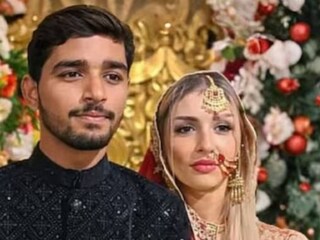 মুহাম্মদ আকমল জানিয়েছেন যে তাঁদের কথোপকথনের শুরুতেই তিনি সেলমাকে প্রস্তাব দিয়েছিলেন মুহাম্মদ আকমল জানিয়েছেন যে তাঁদের কথোপকথনের শুরুতেই তিনি সেলমাকে প্রস্তাব দিয়েছিলেন