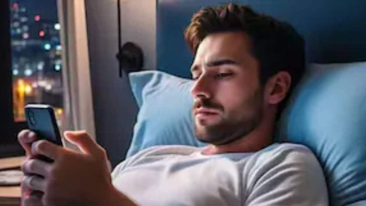 रात भर बिस्तर पर करवटें बदलते हैं तो जान लीजिए ये ५ मुख्य कारण