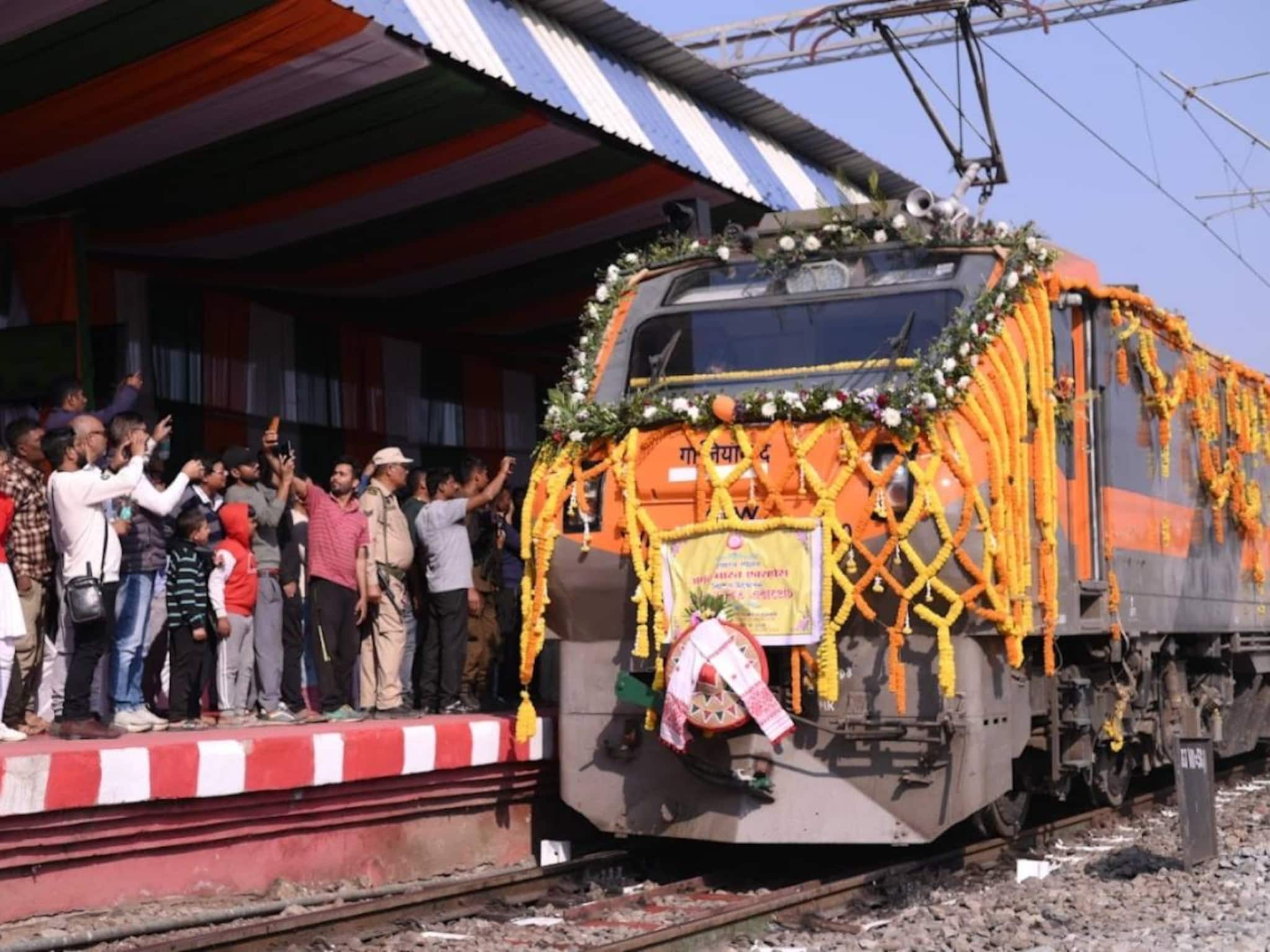 বন্দে ভারত, অমৃত ভারত এক্সপ্রেসের দৌলতে যোগাযোগে নতুন গতি! উচ্ছ্বসিত উত্তরবঙ্গের যাত্রীরা