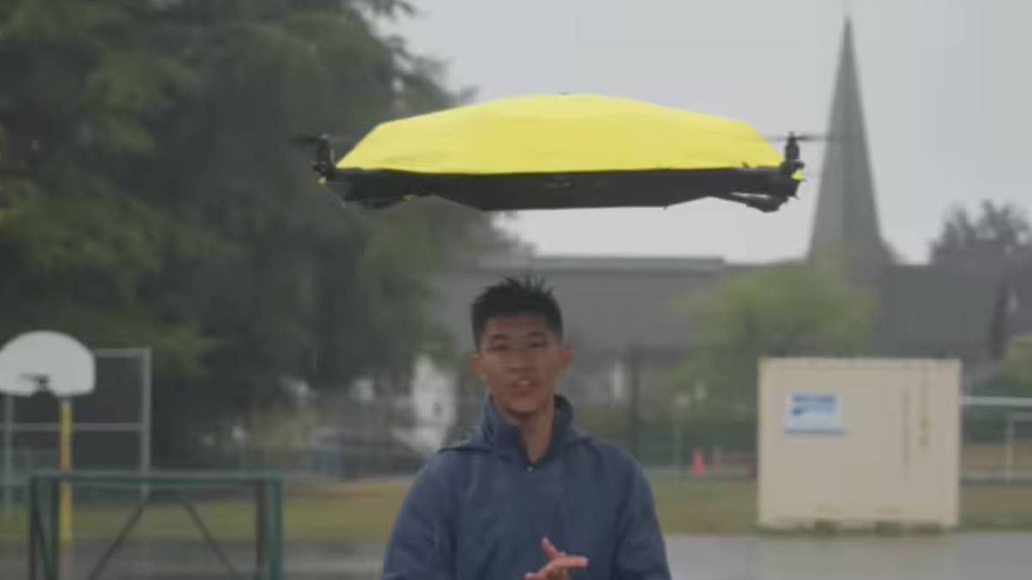 Flying Umbrella: ধরতে হয় না হাতে! তাক লাগাচ্ছে বিজ্ঞানের বিস্ময়-উপহার গ্রীষ্ম-বর্ষার সেরা সঙ্গী ‘উড়ন্ত ছাতা’!