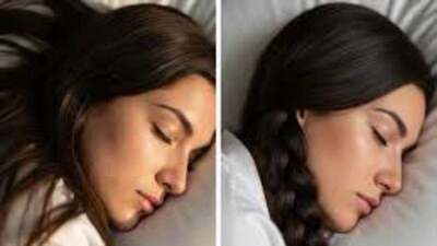 ঘুমোতে যাওয়ার আগে মানুষ তাদের পোশাক পরিবর্তন করে। বেশিরভাগ মানুষ আরামদায়ক পোশাক পরেন যাতে তাঁরা সারা রাত শান্তিতে ঘুমোতে পারেন। মহিলারা প্রায়ই ভাবছেন যে চুল খোলা রেখে ঘুমনো ভাল নাকি বিনুনি করে ঘুমনো ভাল। এই অভ্যাসটি ছোট মনে হতে পারে, কিন্তু এটি সরাসরি তাদের চুল, মাথার ত্বকের স্বাস্থ্য এবং ঘুমের মানের উপর প্রভাব ফেলে। অনেক মহিলা সুবিধার জন্য চুল বেঁধে ঘুমোন, আবার অন্যরা বিশ্বাস করেন যে চুল খোলা রেখে ঘুমনো ভাল। তাই, দুটি পদ্ধতির মধ্যে কোনটি বেশি উপকারী, তা জানা গুরুত্বপূর্ণ।