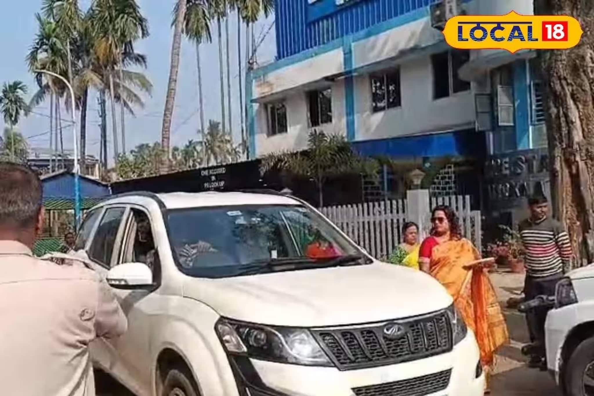 'হিরো' হওয়ার নেশায় মারাত্মক কাণ্ড! নীল বাতির কনভয়-বাউন্সার নিয়ে স্কুলে হাজির নাবালক 'হিরো' হওয়ার নেশায় মারাত্মক কাণ্ড! নীল বাতির কনভয়-বাউন্সার নিয়ে স্কুলে হাজির নাবালক