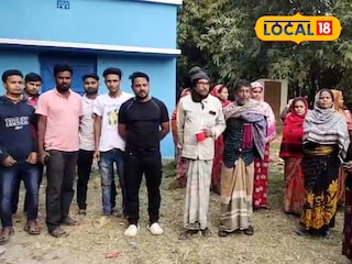 অভিভাবকদের বিক্ষোভ অভিভাবকদের বিক্ষোভ