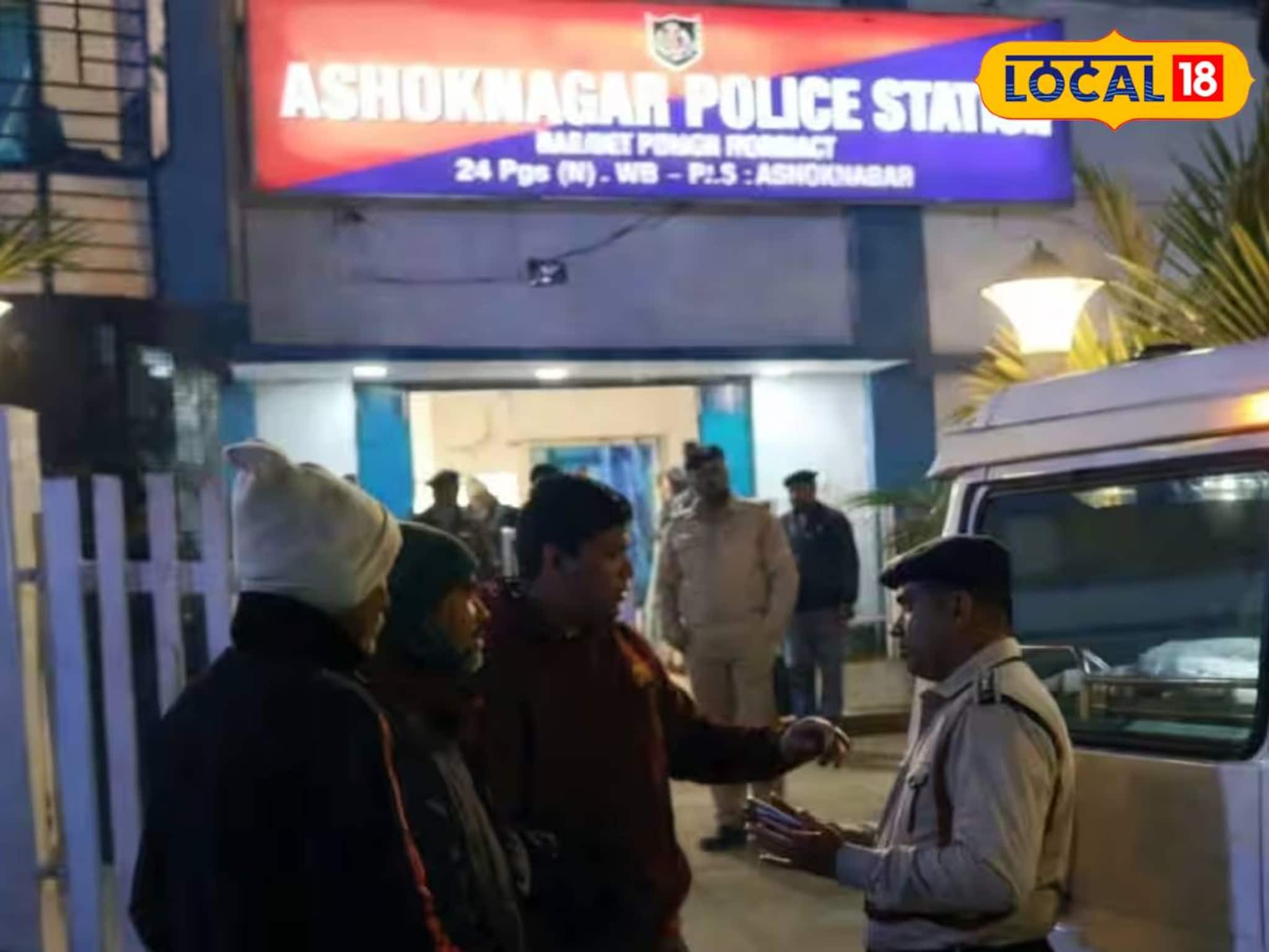 শববাহী গাড়িও ছাড়ল না মদ্যপ বাইকবাহিনী! অশোকনগরের রাস্তায় চাঞ্চল্যকর ঘটনা শববাহী গাড়িও ছাড়ল না মদ্যপ বাইকবাহিনী! অশোকনগরের রাস্তায় চাঞ্চল্যকর ঘটনা