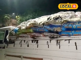 চাল বোঝাই গাড়ি