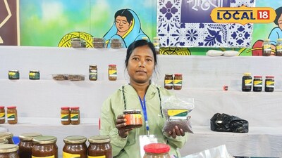 সৃষ্টিশ্রী মেলায় স্বনির্ভর গোষ্ঠীর মহিলাদের খাবার সামগ্রী স্টল