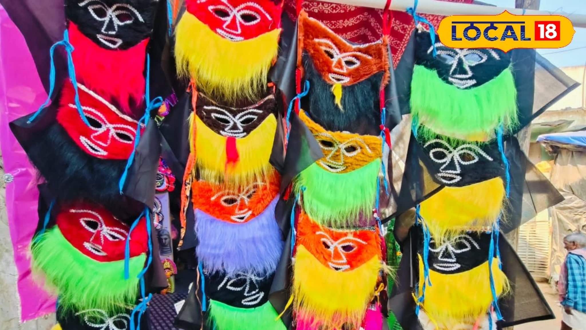 Chhau Mask: কাপড়ের উপর শিল্পীদের অভিনব হাতের কাজ! পুরুলিয়ার মুখোশ গ্রামের নতুন ট্রেন্ড কাপড়ের মুখোশ, স্বল্প দামে পর্যটকদের মধ্যে চাহিদা দারুণ