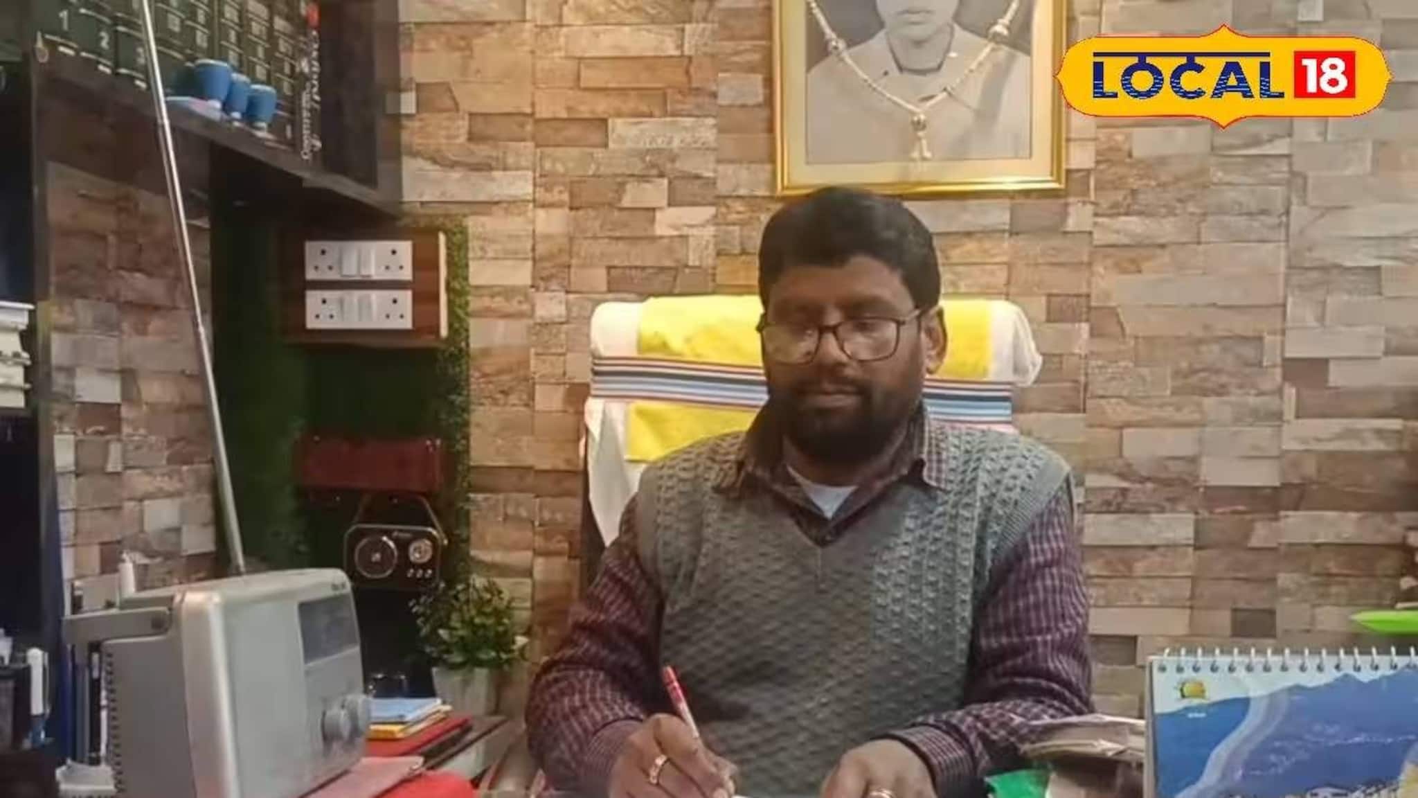 Purulia News: আধুনিকতার চাকচিক্যেও বজায় থাক পুরনো ঐতিহ্য! ডিজিটাল যুগে পুরুলিয়ার দলিল লেখকের রেডিও-প্রেম, আজও অটুট সেই 'ভালবাসা'