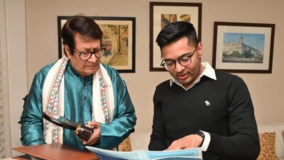 রঞ্জিত মল্লিকের বাড়িতে অভিষেক