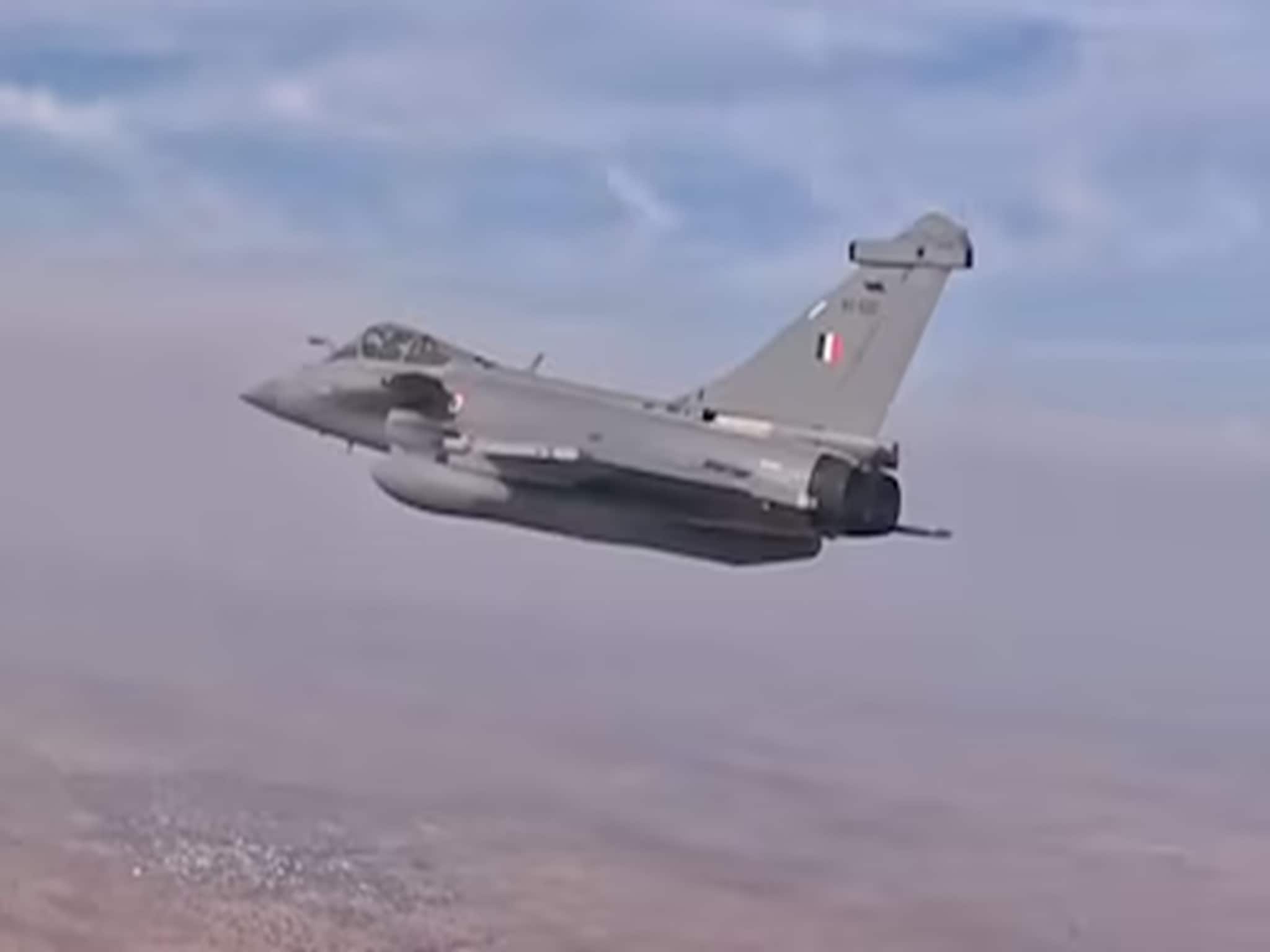 পাকিস্তান নাকি ধ্বংস করেছিল, দিল্লির আকাশে উড়ল সেই রাফাল! প্রজাতন্ত্র দিবসে মিথ্যে ফাঁস