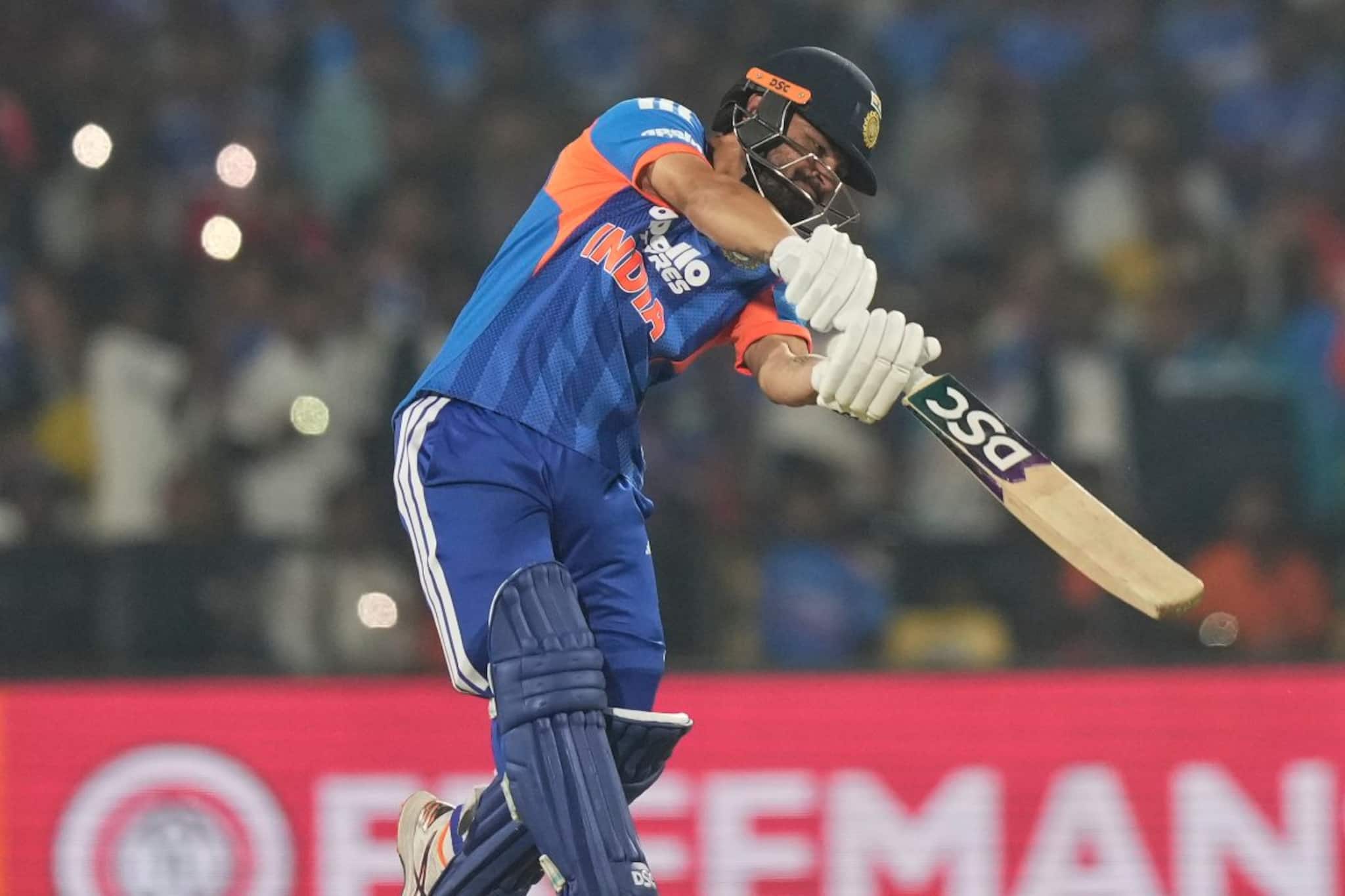 ভারতীয় দলে নতুন ম্যাচ ফিনিশার, ঝোড়ো ইনিংসে ভাগ বসালেন ধোনির রেকর্ডে ভারতীয় দলে নতুন ম্যাচ ফিনিশার, ঝোড়ো ইনিংসে ভাগ বসালেন ধোনির রেকর্ডে