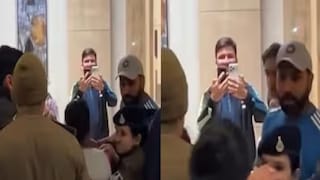 রোহিতের হাত ধরে হোটেলের লবিতে টানাটানি- Photo Courtesy- X Account/ Video Grab 