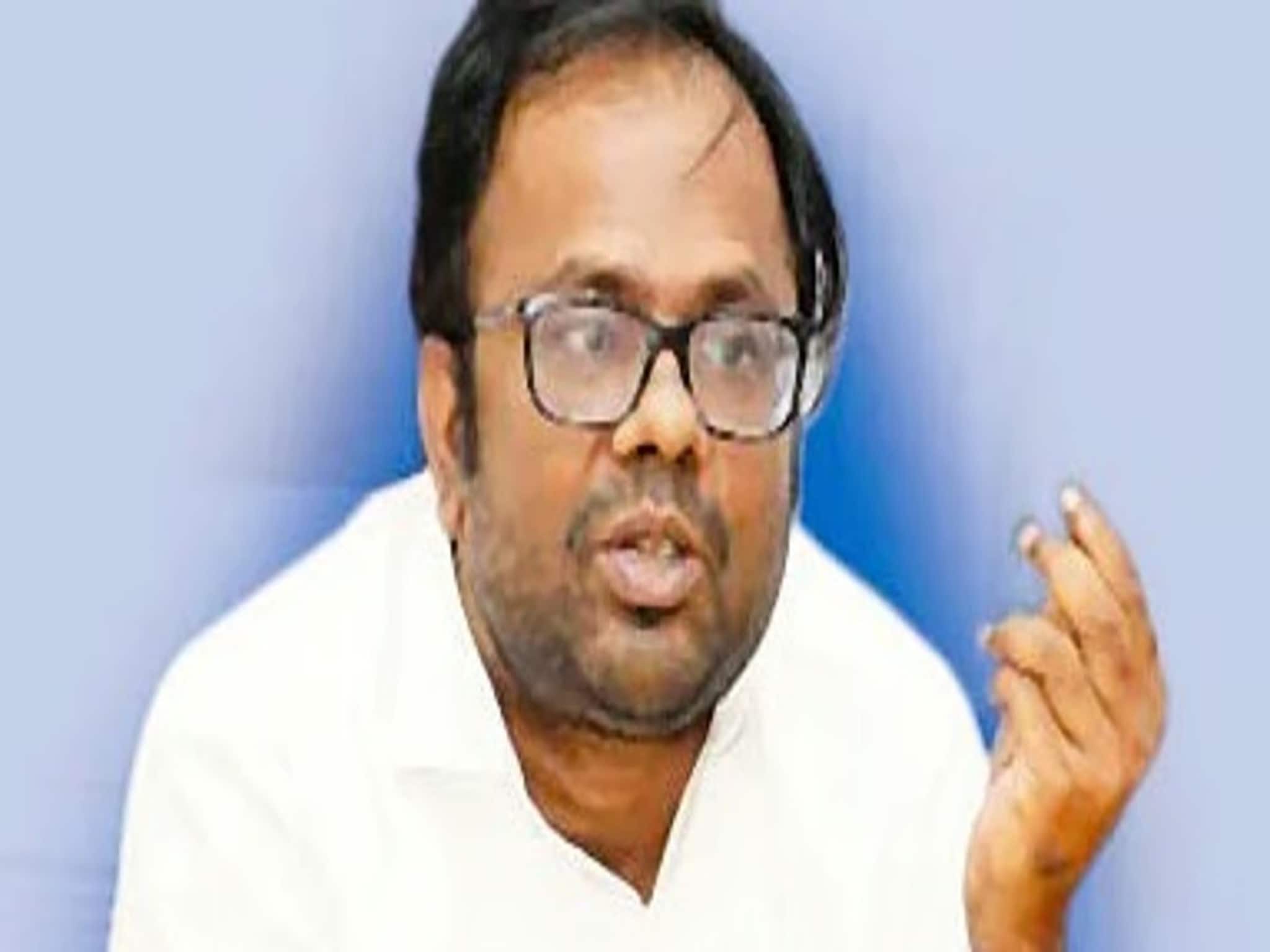 SIR শুনানিতে ডাক পেলেন তৃণমূল সাংসদ সামিরুল ইসলাম! তুললেন বিস্ফোরক অভিযোগ SIR শুনানিতে ডাক পেলেন তৃণমূল সাংসদ সামিরুল ইসলাম! তুললেন বিস্ফোরক অভিযোগ