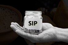 ২০,০০০ টাকার SIP তিন মাসও মিস করলে ২ কোটি টাকার ক্ষতি, এই বিনিয়োগের ফর্মুলা বুঝুন