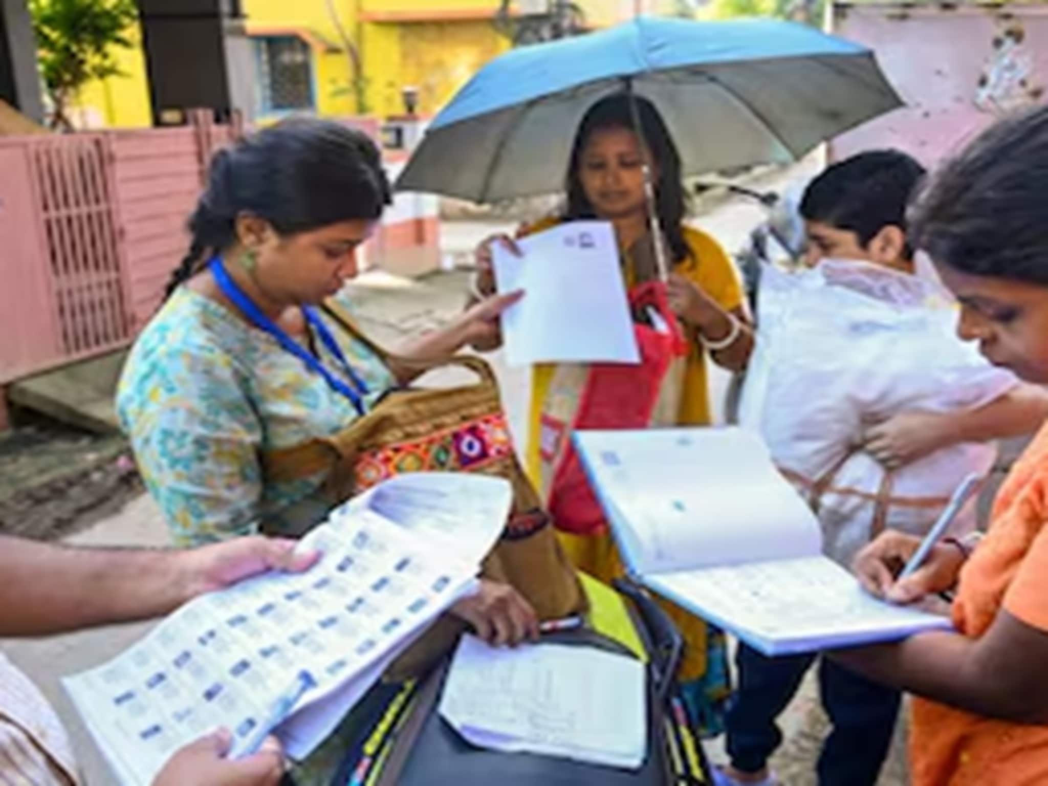 নথি আপলোডে ইচ্ছাকৃত ভুল ERO, AERO-দের? চিহ্নিত করলেন পর্যবেক্ষকেরা, শাস্তি দিতে পারে কমিশন নথি আপলোডে ইচ্ছাকৃত ভুল ERO, AERO-দের? চিহ্নিত করলেন পর্যবেক্ষকেরা, শাস্তি দিতে পারে কমিশন