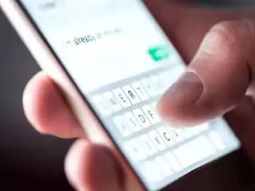 SMS-এর শেষে কেন লেখা থাকছে P, G, T অথবা S? জেনে নিন, নইলে আপনার ব্যাঙ্ক অ্যাকাউন্ট খালি SMS-এর শেষে কেন লেখা থাকছে P, G, T অথবা S? জেনে নিন, নইলে আপনার ব্যাঙ্ক অ্যাকাউন্ট খালি