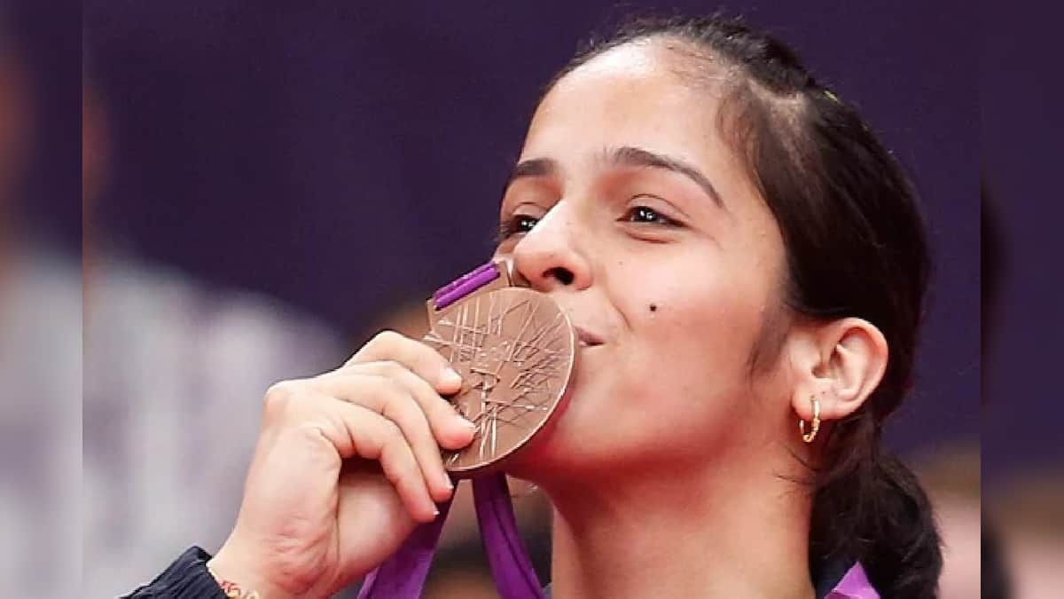 Saina Nehwal : বাতের ব্যথা শেষ করে দিল কেরিয়ার! মাত্র ৩৫ বছর বয়সে জীবনের সব থেকে কঠিন সিদ্ধান্ত নিলেন সাইনা নেহওয়াল
