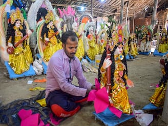 কনকনে শীতে জবুথবু নাকি স্লিভলেস ব্লাউজে কাটবে সরস্বতী পুজো?কলকাতা-সহ বাংলার আবহাওয়ার আপডেট