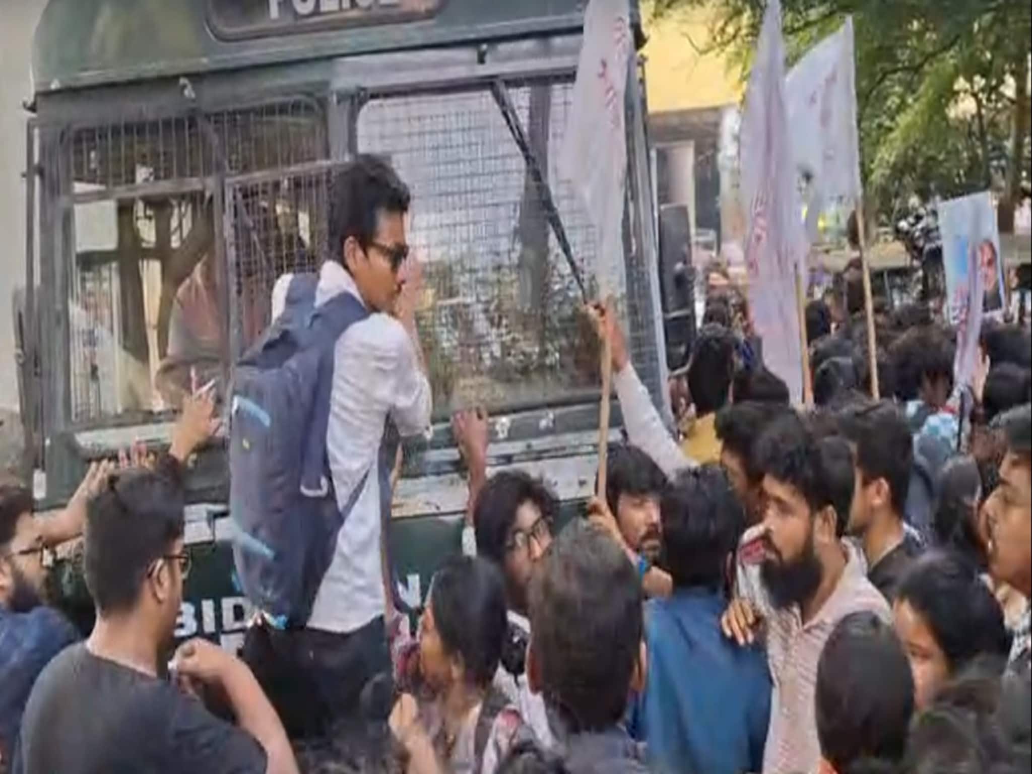 SFI-এর বিকাশ ভবন অভিযান ঘিরে তুলকালাম!