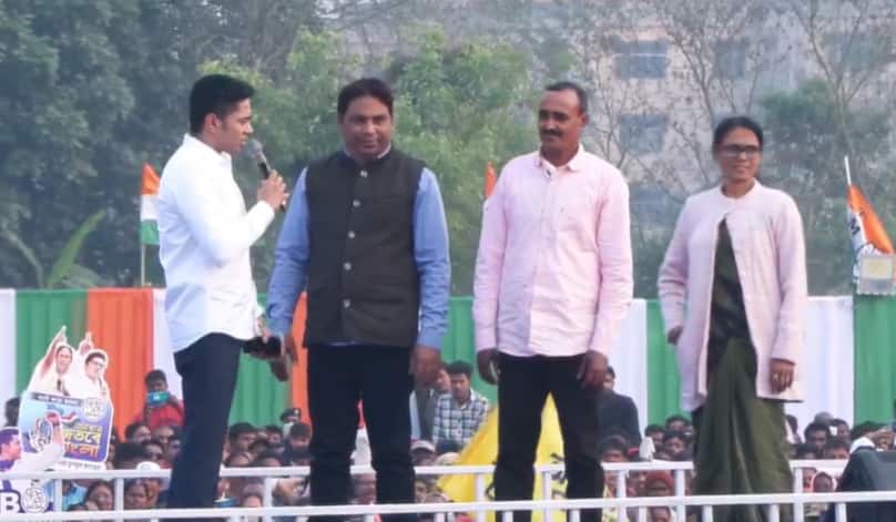 এই তিন জন ভোটারকেই মৃত বলে দেখানো হয়েছে খসড়া তালিকায়, দাবি অভিষেকের৷ 