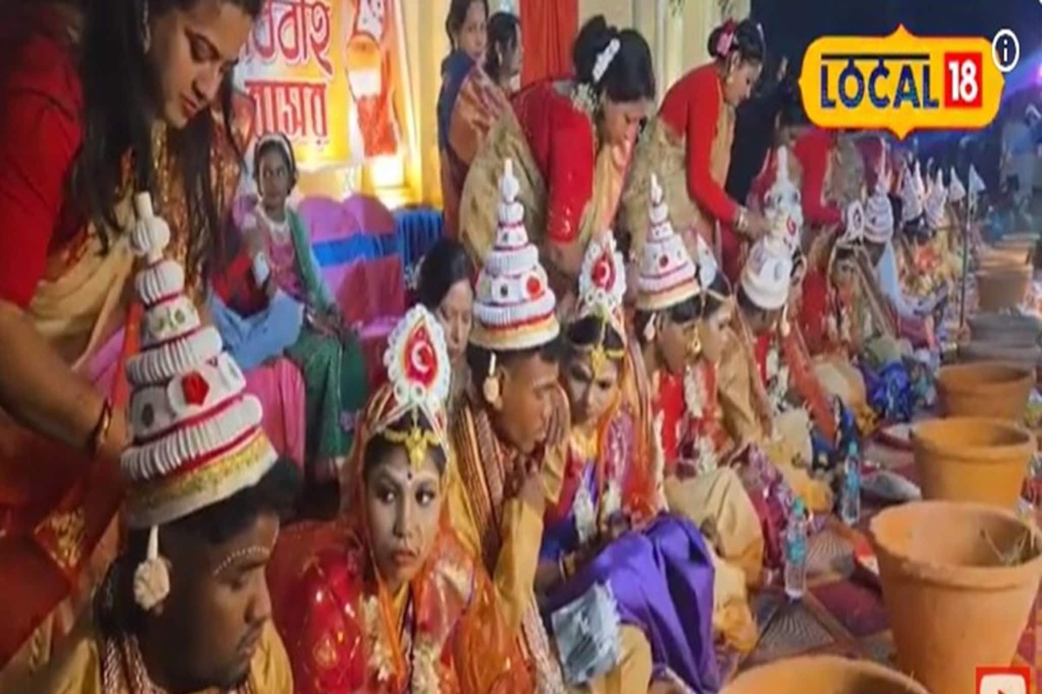 টোটোয় চেপে বিয়ে করতে যাচ্ছে বর-কনে, ভাইরাল বেলদার গণবিবাহ