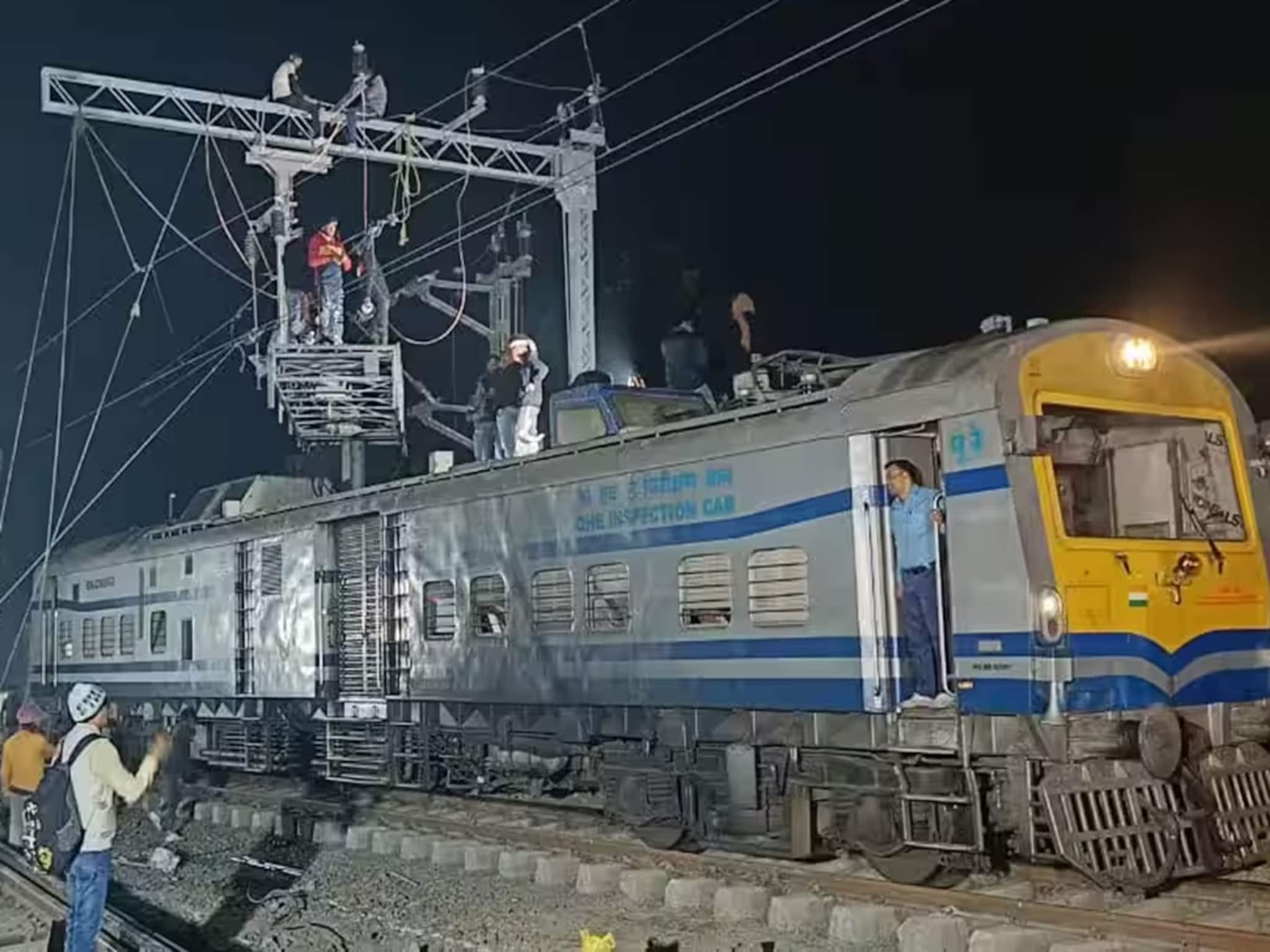 চলছে সেতু সংস্কার, শনি ও রবিবার শিয়ালদহ ডিভিশনে একাধিক ট্রেন চলাচল নিয়ন্ত্রিত হতে চলেছে চলছে সেতু সংস্কার, শনি ও রবিবার শিয়ালদহ ডিভিশনে একাধিক ট্রেন চলাচল নিয়ন্ত্রিত হতে চলেছে