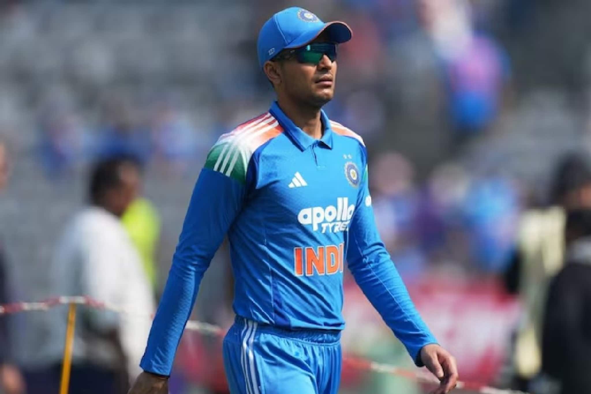 ভারতীয় দলের অন্দরে নতুন সমীকরণ নাকি! সিনিয়র তারকার ফ্লপ শো ঢাকতে অল আউট ঝাঁপালেন শুভমান