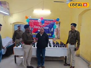 উদ্ধার হওয়া মোবাইল ফিরিয়ে দিচ্ছে সোনারপুর জিআরপি 