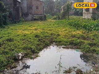 নিয়ন্ত্রণ হারিয়ে পুকুরে গিয়ে পড়ে স্কুটি, মারা গেল শিশু