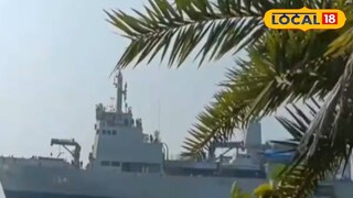 নদীর চড়ে বার্জ আটকে রয়েছে