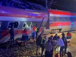 স্পেনে ভয়াবহ ট্রেন দুর্ঘটনা [Screengrab UGC via AFP]