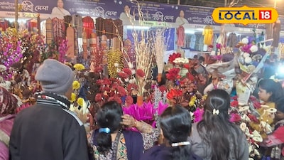 সৃষ্টিশ্রী মেলায় বেচাকেনা