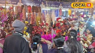 সৃষ্টিশ্রী মেলায় বেচাকেনা