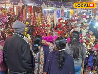 সৃষ্টিশ্রী মেলায় বেচাকেনা সৃষ্টিশ্রী মেলায় বেচাকেনা