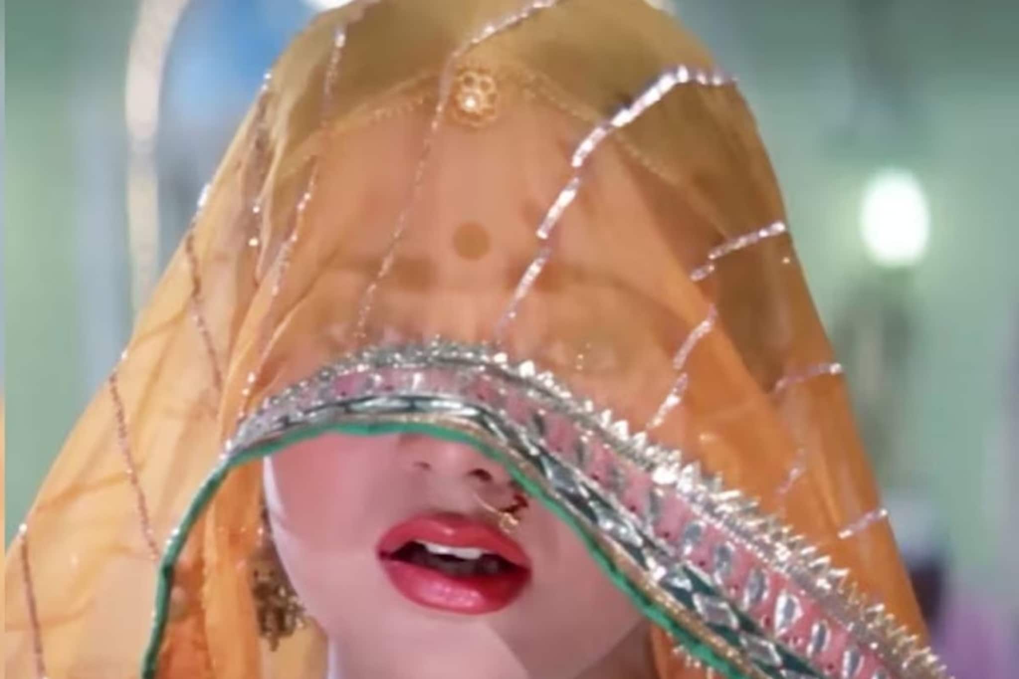 ৪১ বছরের পুরনো গান এখনও ব্লকবাস্টার ! নাচতে নাচতে নায়িকা রাতারাতি তারকা হয়ে যান ৪১ বছরের পুরনো গান এখনও ব্লকবাস্টার ! নাচতে নাচতে নায়িকা রাতারাতি তারকা হয়ে যান